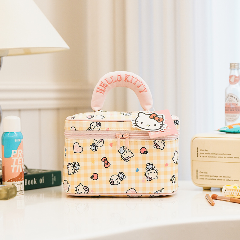 Urocza kosmetyczka z nadrukiem – Beauty Makeup Box Set recenzja i cena
