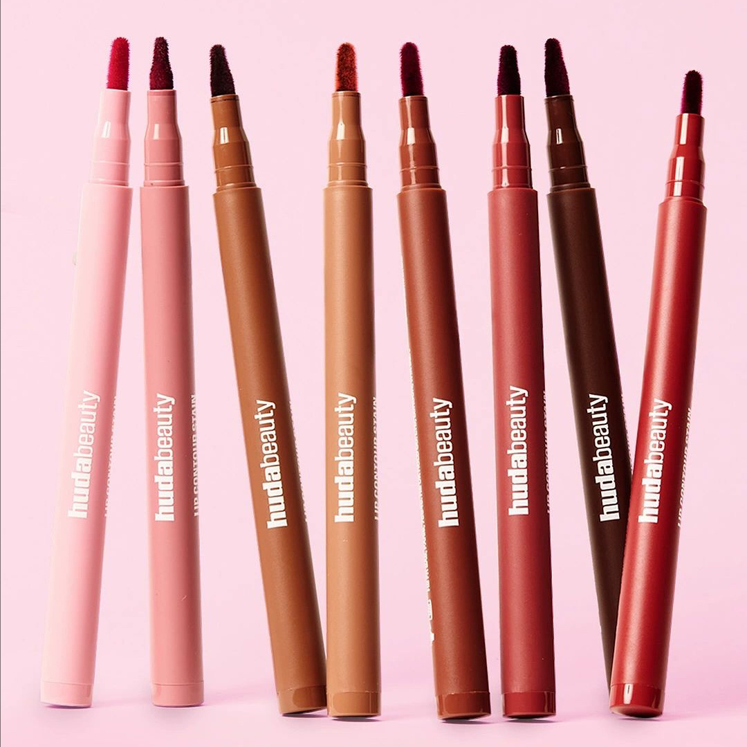 Aksamitna brązowa kredka do us – Beauty Huda Makeup recenzja i cena