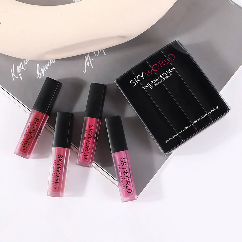 Zestaw 4 szt. szminek Matowy b – Beauty Huda Makeup recenzja i cena